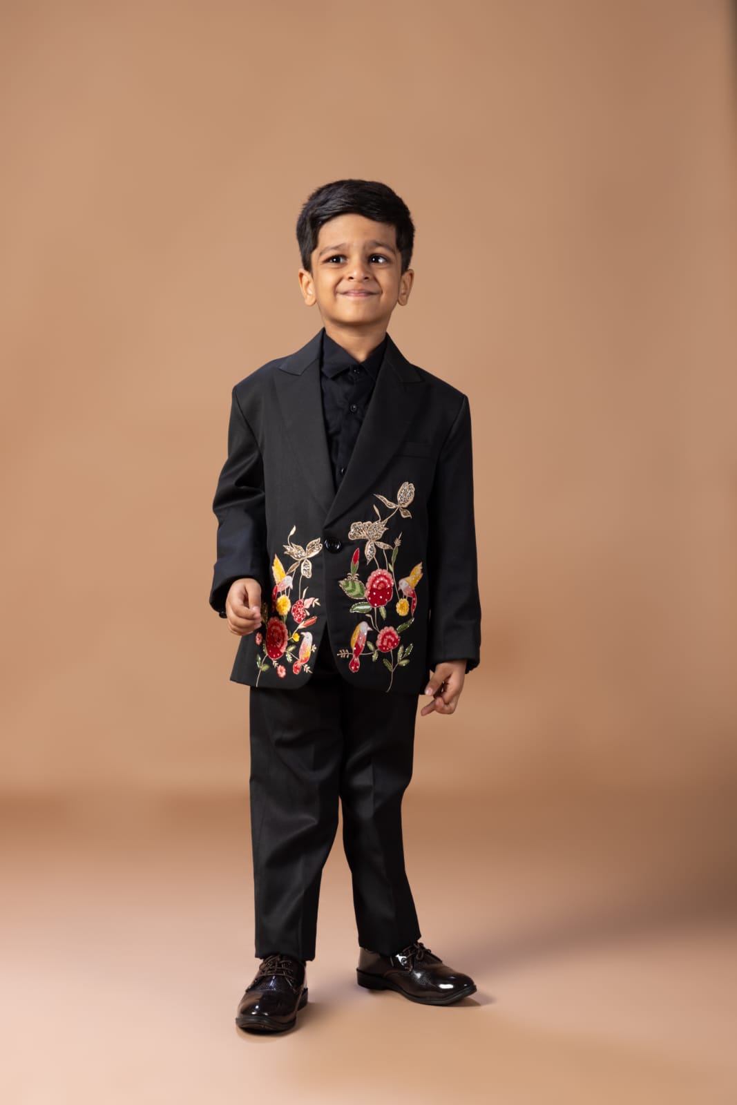 Black Tuxedo With Rose/Bird/Flower Colorful Hand Embroidery With Shirt Pant With Bow Tie Set