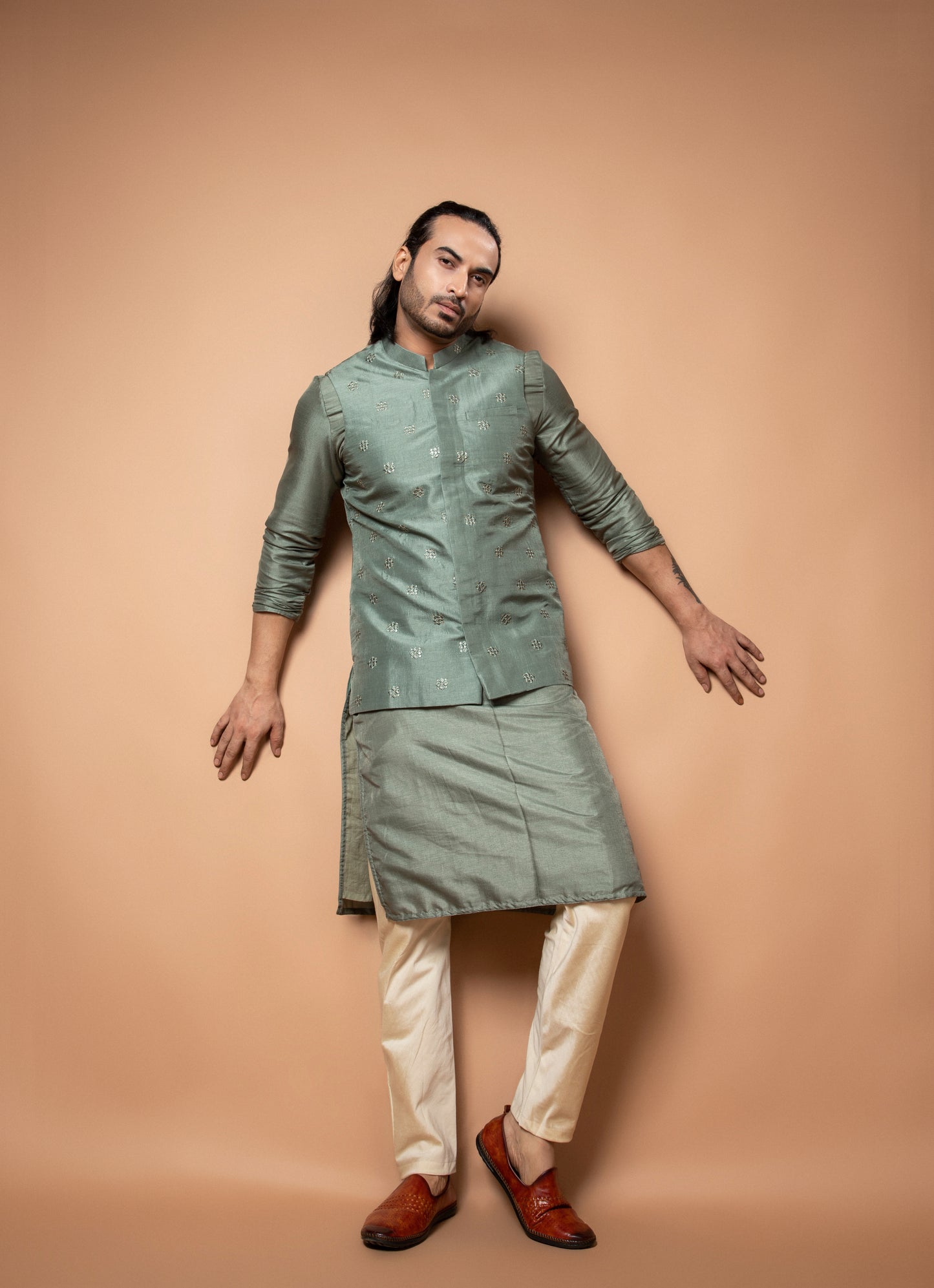 Olive Green Plain Kurta With Sequenc And Thread Embroidery On Bundi Pajamna Set