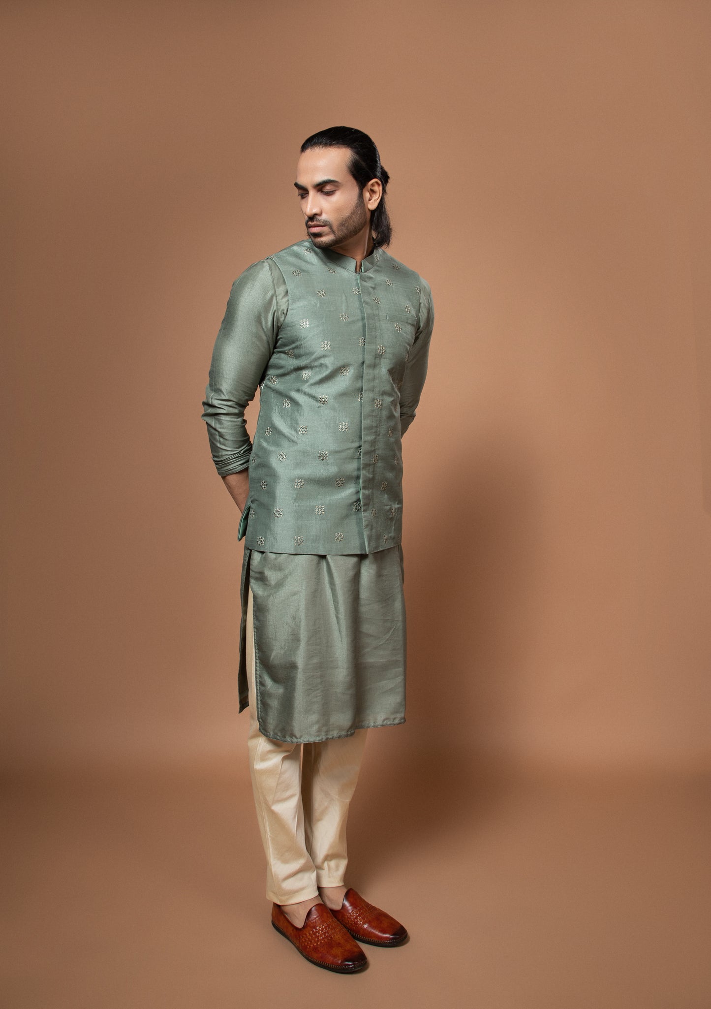 Olive Green Plain Kurta With Sequenc And Thread Embroidery On Bundi Pajamna Set