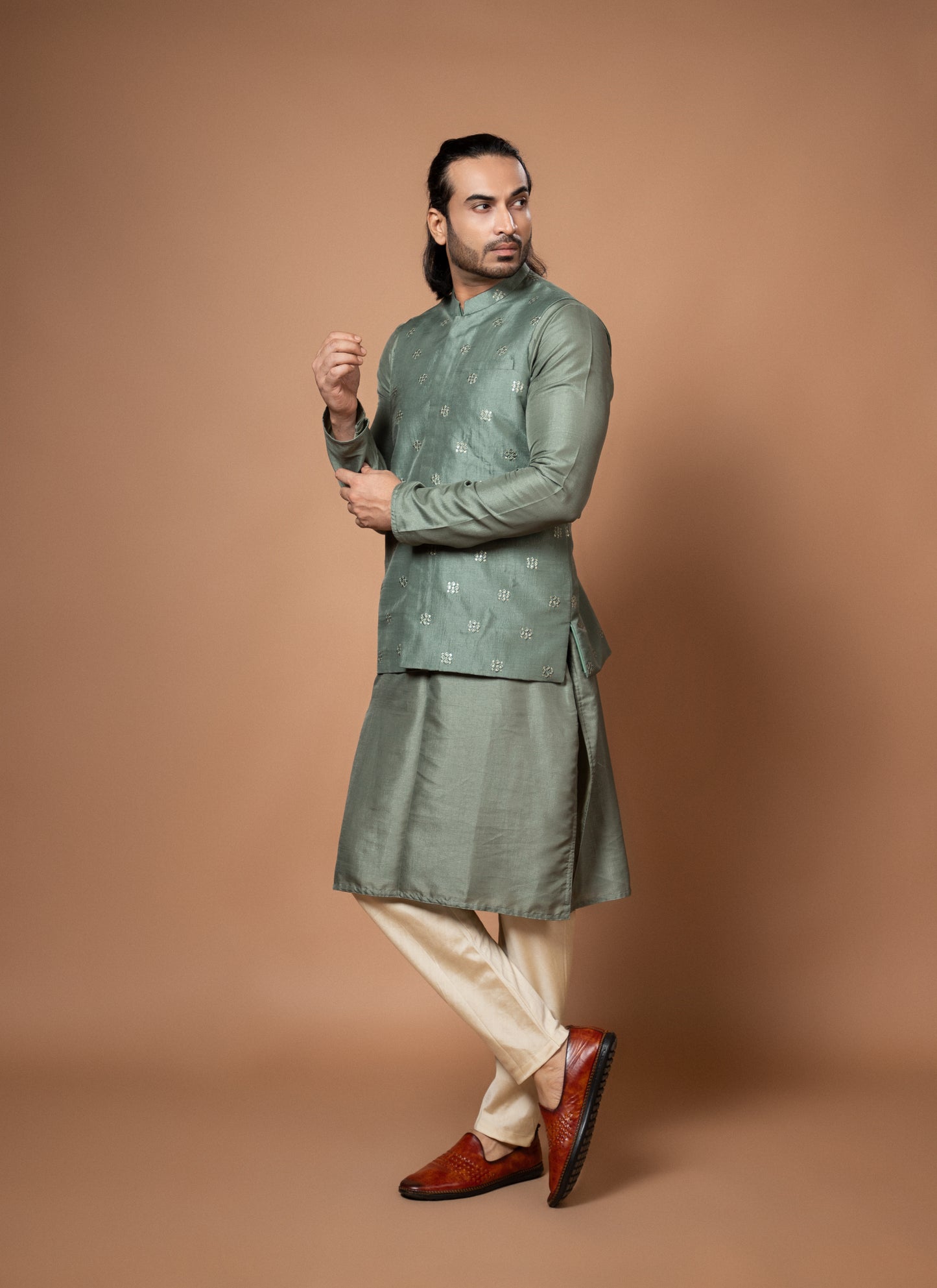 Olive Green Plain Kurta With Sequenc And Thread Embroidery On Bundi Pajamna Set